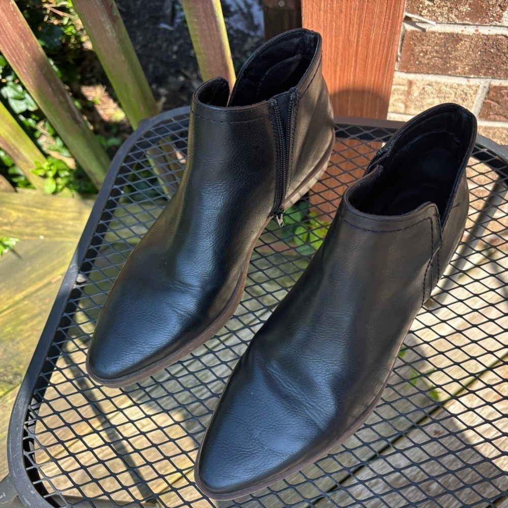 FRYE AND CO. ILISHA BLACK SIDE ZIP LOW STACKED HEEL ANKLE BOOTIES BOOTS SIZE 9
